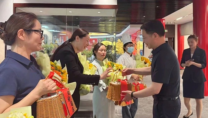 市文旅集團(tuán)開展“為夢護(hù)航 助力奪魁”職工子女中高考關(guān)懷活動
